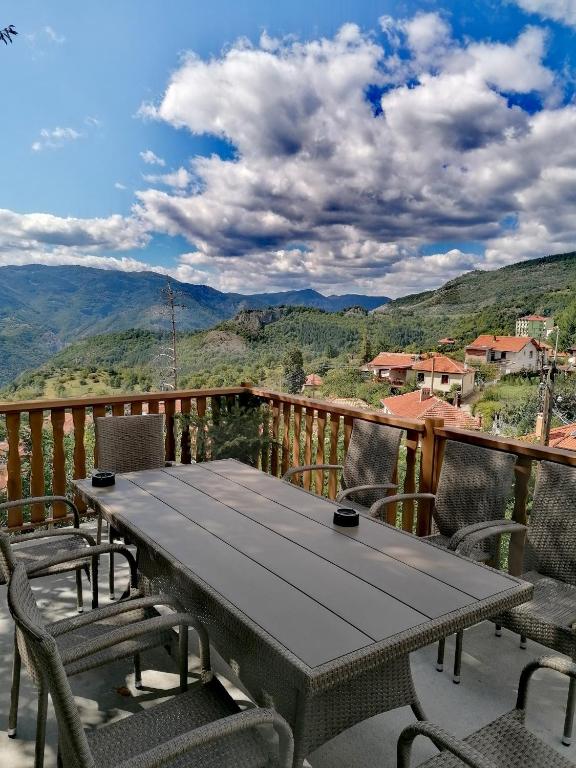Каменната къща - B&B Borovo