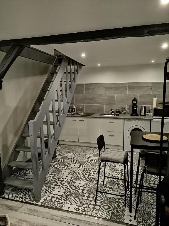 Maison Diana à 400 mètres à pieds de l'aéroport - Ferienwohnung Tillé