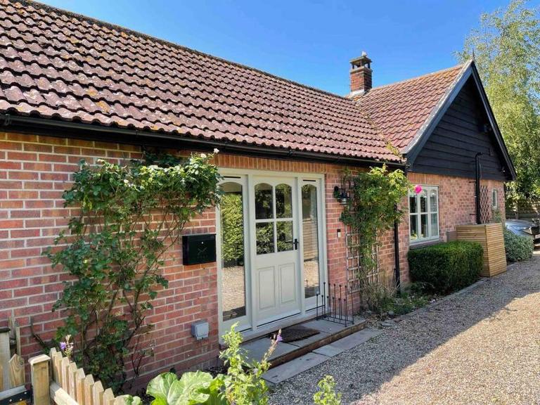 Lovely quiet cottage Sleeps 4 adults, 4 children, Dog Friendly - Bed and Breakfast Cley next the Sea