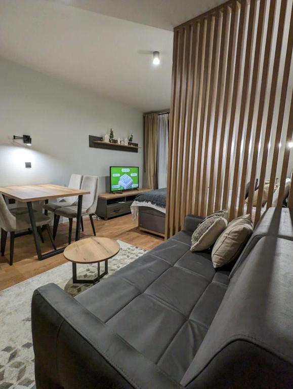 BratSki Apartman - 200m od gondole - Chambres d'hôtes Brzeće