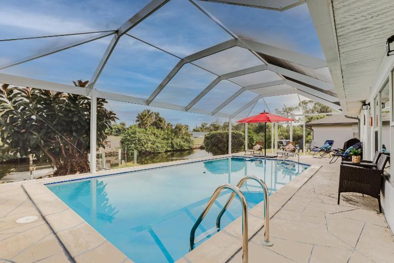 Riverfront Florida Retreat w/ Pool, Patio & Grill! - Bed and Breakfast Port Charlotte