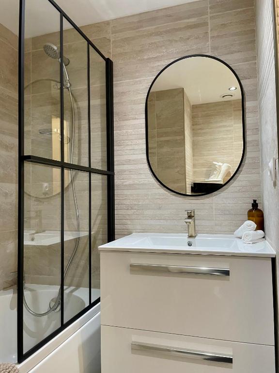 Studio Le Central 350 m de Gare Lyon Part-Dieu, Navette Stade et Arena ,Eurexpo Aéroport- Bus Direct Centre Ville - Chambres d'hôtes Lyon