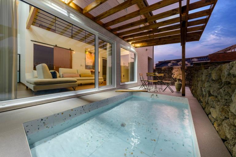 Tov & Kara - Bed and Breakfast Jeju City