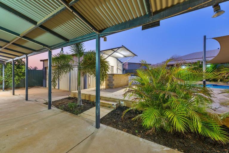 79 Nimitz Street - Pool and Pet Friendly - Bed and Breakfast Exmouth