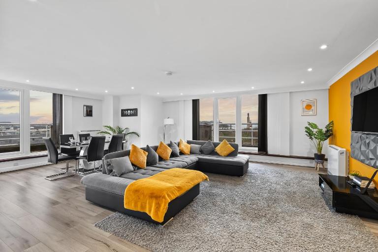 City centre Penthouse - Weekend Getaway - B&B Plymouth