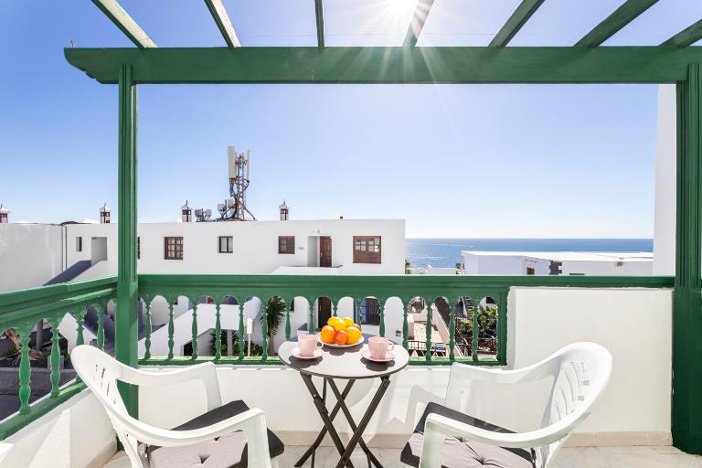 Home2Book Bright Sea View Apt Puerto del Carmen - Chambres d'hôtes Puerto del Carmen