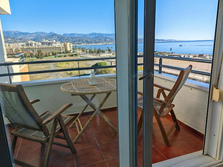 EVO BEACHFRONT WINDOWS - Ferienwohnung Torre del Mar