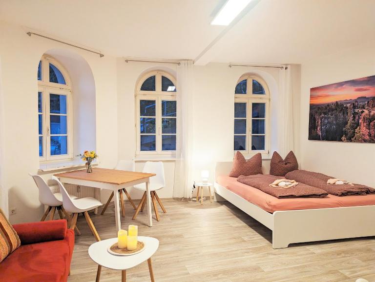 Urlaubsmagie - Ferienwohnung Felsenpfad - Sauna & Saisonaler Pool - Ferienwohnung Sebnitz