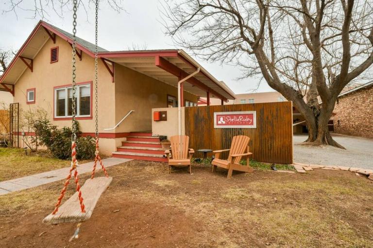 Hazel @ Stella Ruby Cottages - Steps to Downtown! - Bed and Breakfast Moab