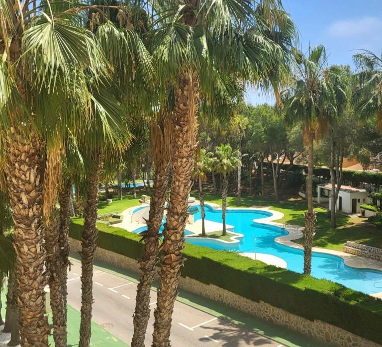 Apartamento Serenity by the Sea II, Altos de Campoamor, 2 bedrooms, balcony , terrace , tennis court and beautiful swimming pool - Ferienwohnung Urbanizacion los Balcones