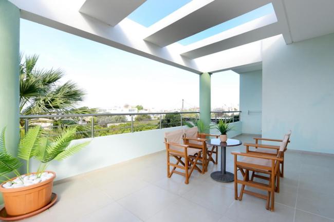 Elli Garden View - Spacious Fully Equipped Apartment - Bed and Breakfast Kremastí
