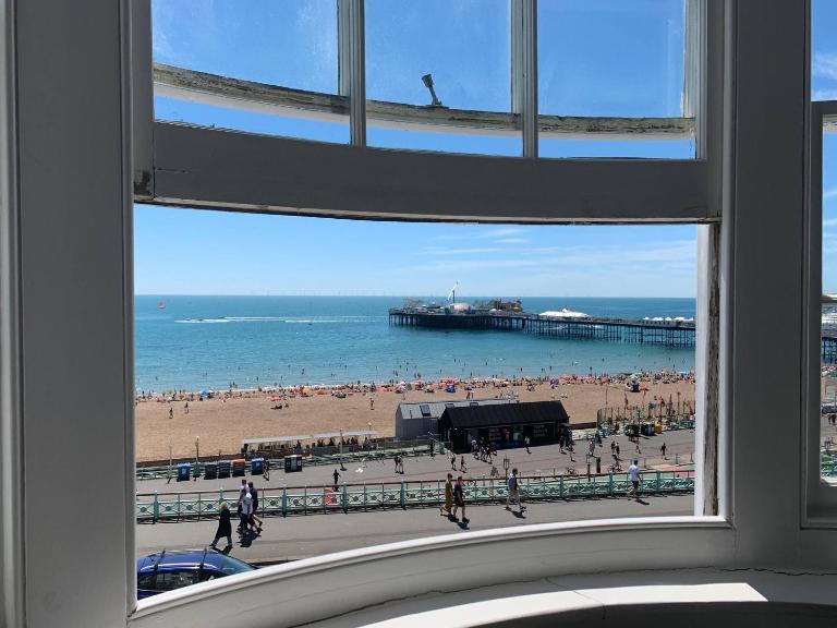 Seaview Regency Apartment With Private Parking - B&B Brighton