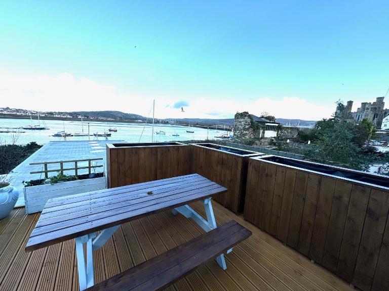 Compton House 1, Sea & Castle Views - B&B Conwy