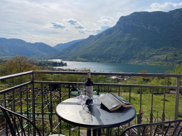 Casa Carla, bis 4 Personen, Garten, Balkon mit Blick auf den See und die Berge - Ferienwohnung Crone