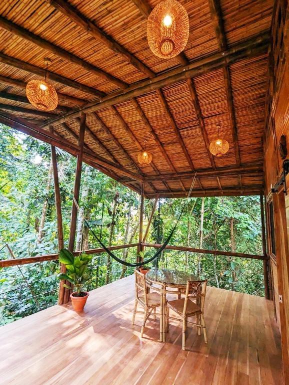 Yogachal Vista Mar Bamboo House in the Jungle - B&B Ojochal