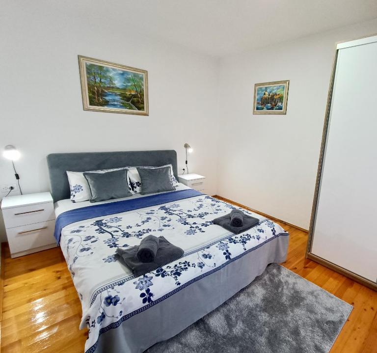 Entire house floor - 2-Bedroom Cozy & Peaceful Apartment - Bed and Breakfast Podgorica