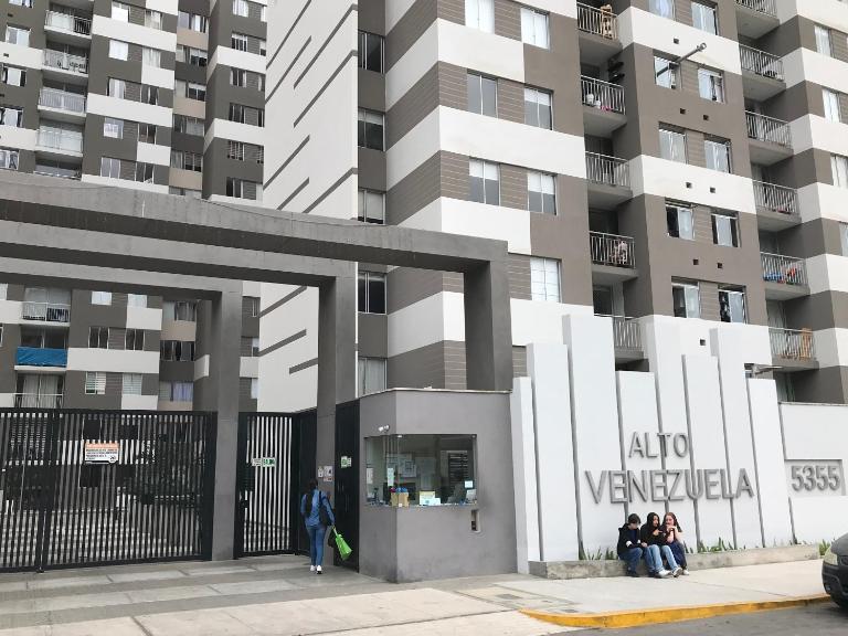 Moderno Apartamento en Condominio Alto Venezuela - Bed and Breakfast Lima