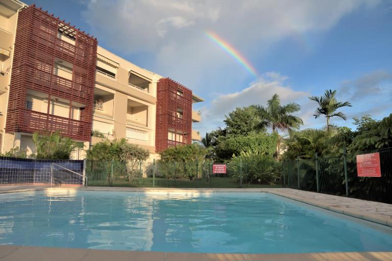 Duplex T2, 4 adultes, piscine, plage à proximité - B&B Le Gosier