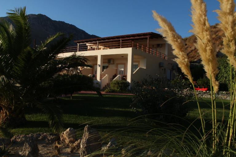 Chrisanthi Studios & Apartments - Bed and Breakfast Plakiás