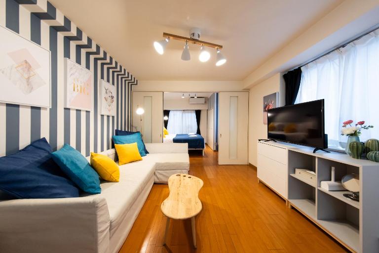 Sky Living Shinsaibashi East - B&B Osaka