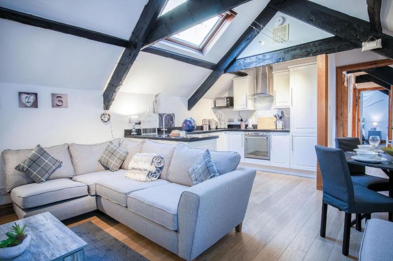 Cosy At The Mews - 2 Bedroom Apartment - Tenby - B&B Tenby