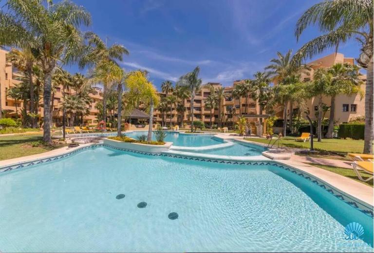 Relaxing beach side apartment in Costalita - B&B Estepona