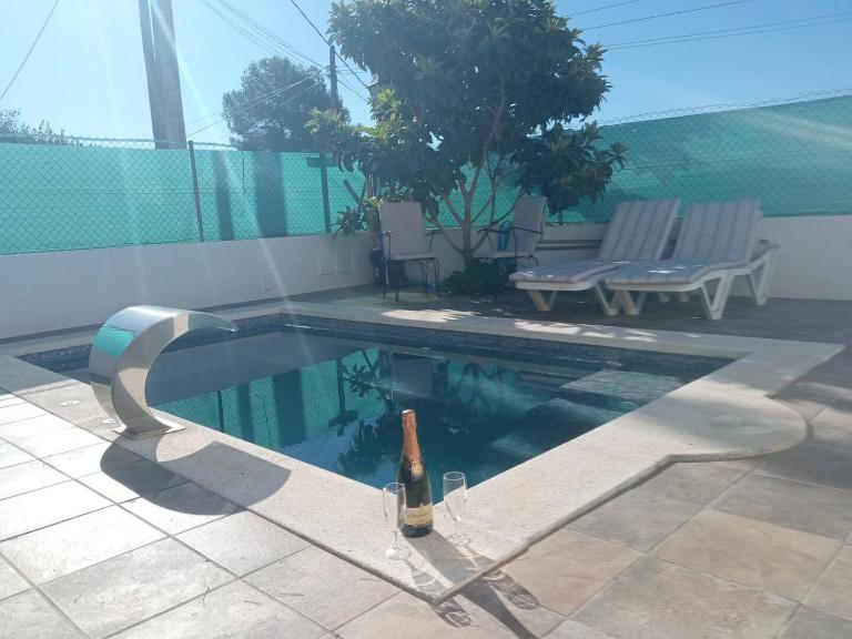 Villa Els Rosers - climatizado, con barbacoa, piscina-jacuzzy XL - Ferienwohnung Rodonyà