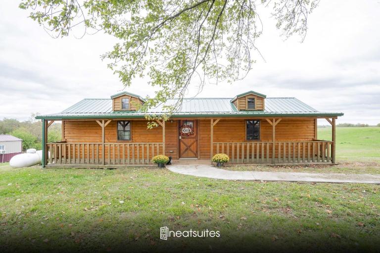 Open Concept Cabin for 2 - Near Ark Encounter! - B&B Williamstown