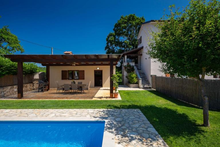 Villa Casa Bastiani with pool and grill in Buje - B&B Buje