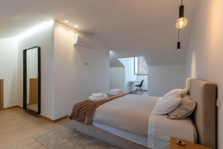 Direita House 131 - B&B Braga