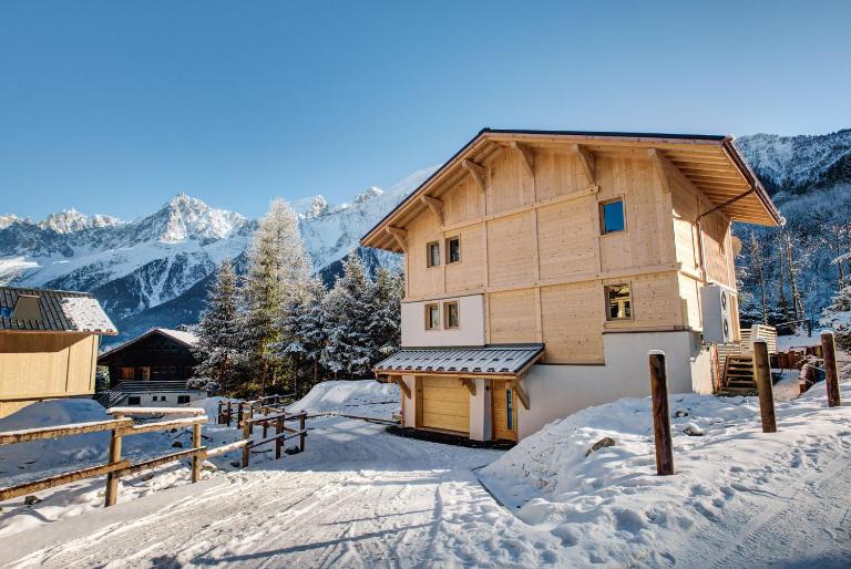 Chalet Belle des Neiges, Alpes Agency, Les Houches, Sleeps 9 - Bed and Breakfast Les Houches