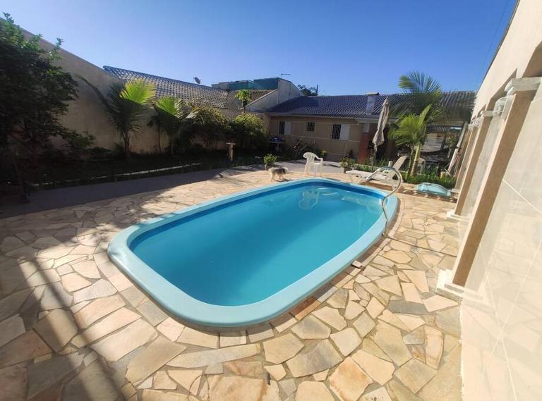 Casa com Piscina a 500m da Praia Ideal para Famílias em Guaratuba - Bed and Breakfast Guaratuba
