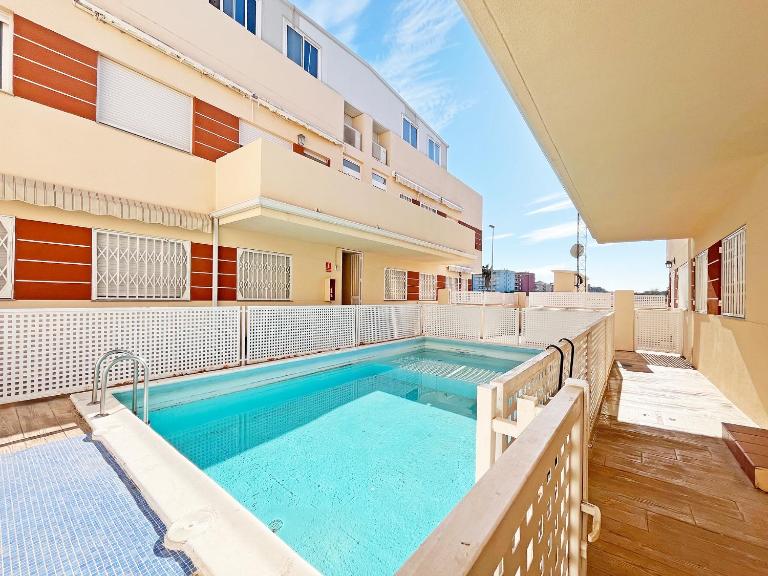 Global Vacacional, Práctico apartamento con piscina en la playa de Canet - B&B Canet d'En Berenguer