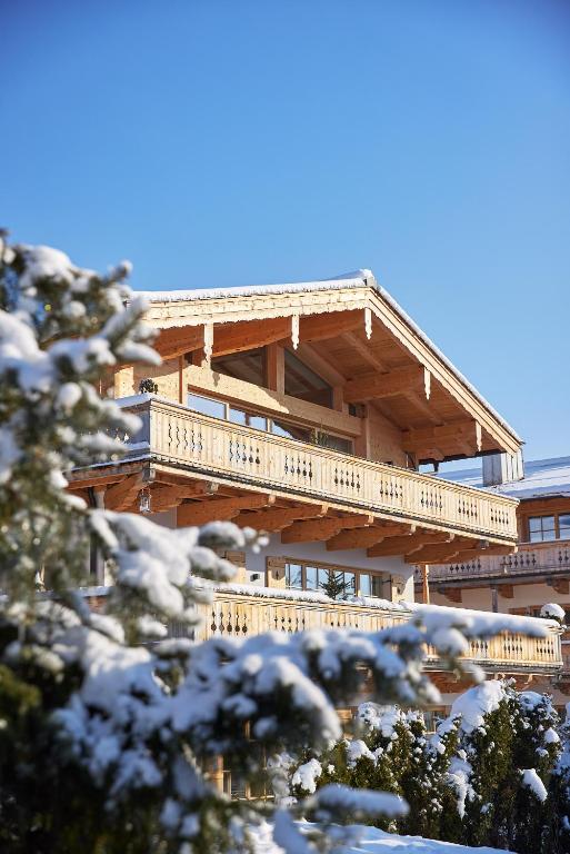 Tennerhof Luxury Chalets - Bed and Breakfast Kitzbühel
