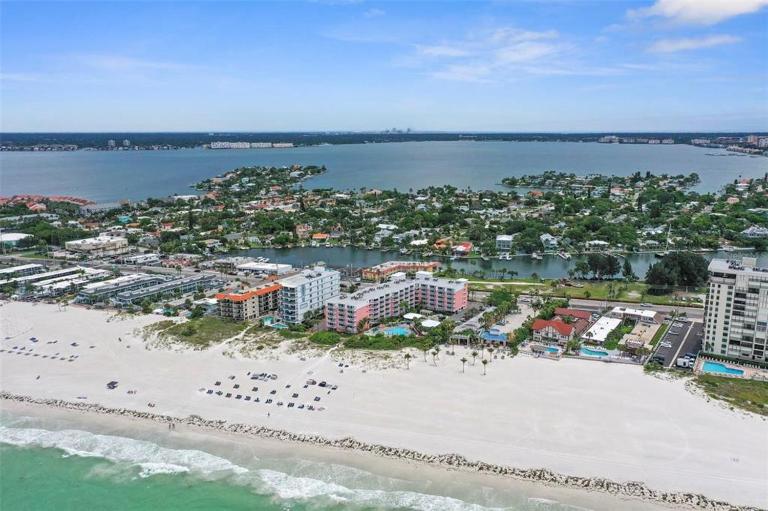 St Pete Beachside Condo 3 - B&B Saint Pete Beach