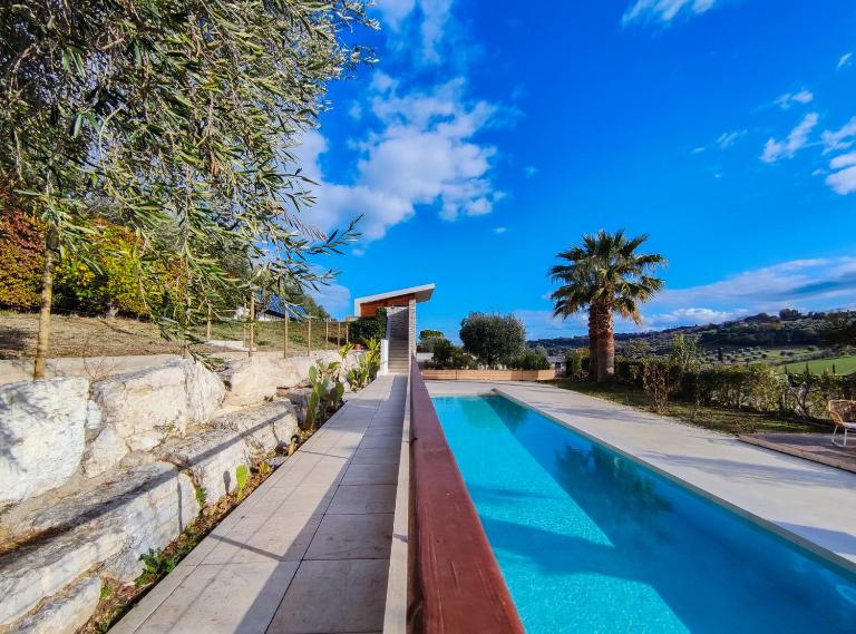 Luxury Apartment with Private Pool by Host Hero - B&B Civitanova Marche