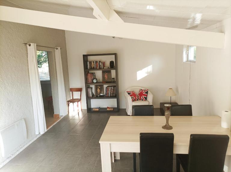 Chambre privative dans les vignes - Bed and Breakfast Le Tourne