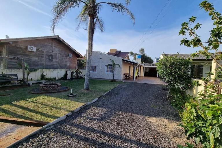Casa com 2 quartos, garagem, a 3 quadras da praia! - B&B Passo de Torres