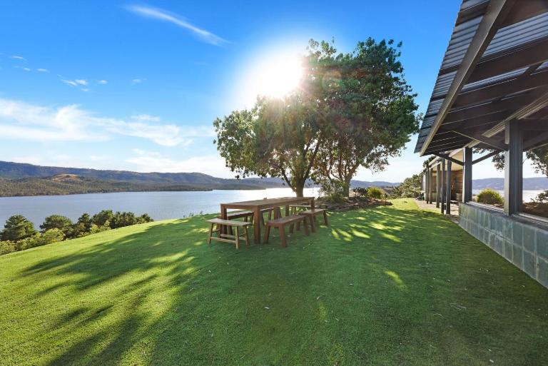 Lake Eildon Retreat - Breathtaking Views - Sleeps 12 - B&B Mansfield