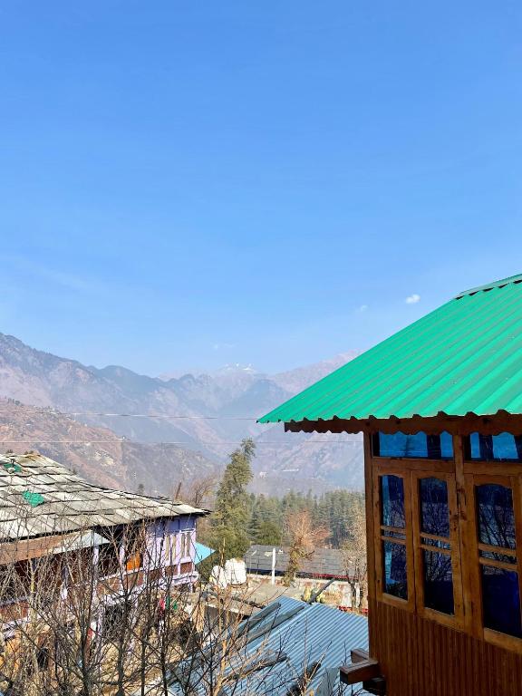 Sky Moon Homestay - Bed and Breakfast Shiāna Gaura