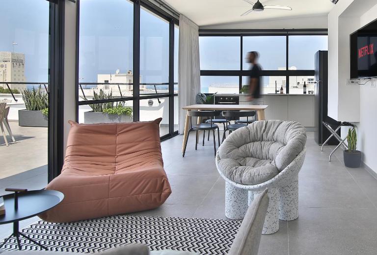 ROOFTOP 42 - Penthouse - Bed and Breakfast Haifa