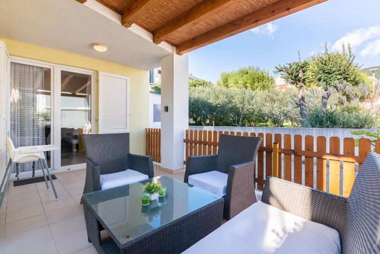 Apartments Olivella with Terrace - Bed and Breakfast Baška