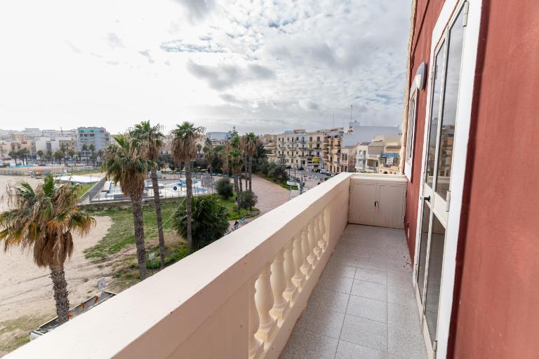 Luxurious Beach Apartment - Ferienwohnung Birzebbuga