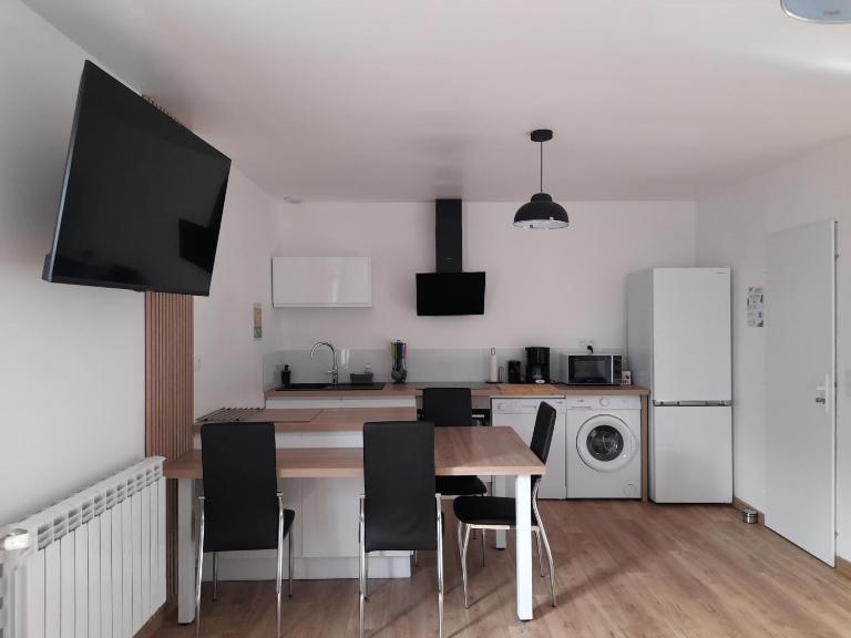 Appartement T2, avec Terrasse. - Bed and Breakfast La Roche-sur-Yon