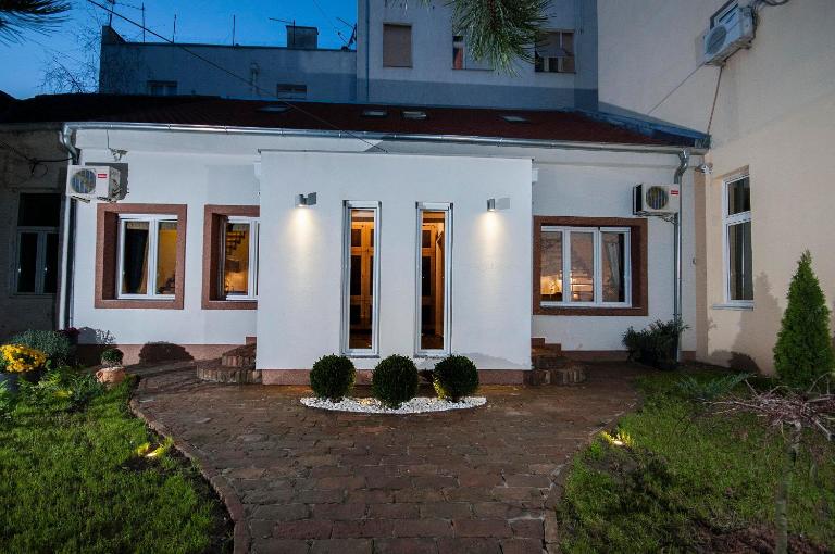 Green and Blue Garden Apartments - Bed and Breakfast Belgrado
