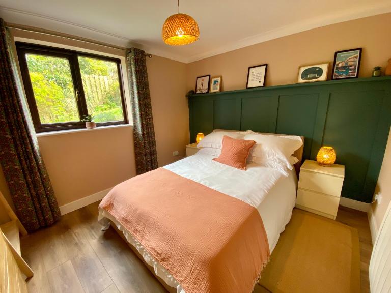 About Time Meva - stylish two-bedroom, dog-friendly home-from-home with parking and garden - B&B Mevagissey