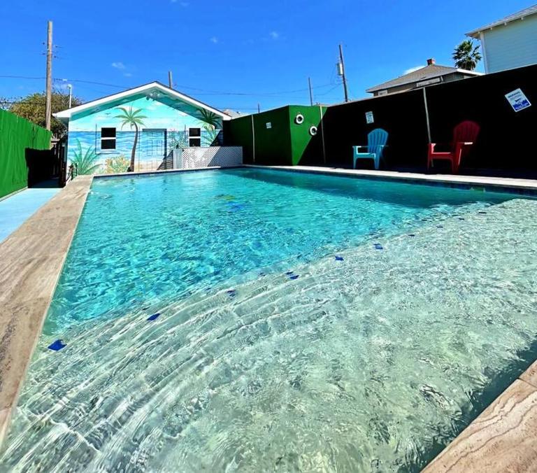 The Poolside Bungalow - Ferienwohnung Galveston