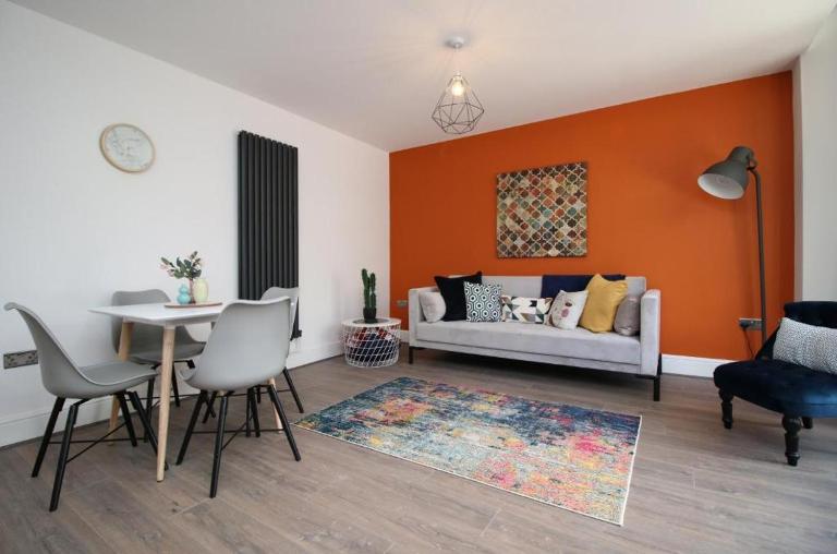 Chic 3-Bed Stay Near Cardiff’s Top Sights - B&B Cardiff