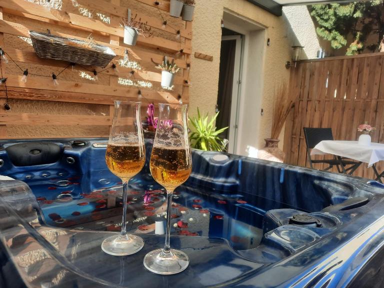 15min de la Cité de Carcassonne dans petit village, chambre au calme, petit-déjeuner et jacuzzi en supplément - B&B Carcasona