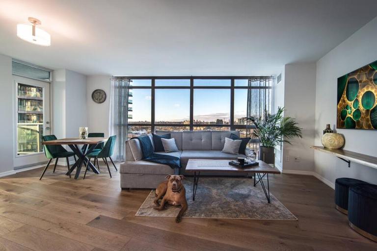 Downtown Toronto Condo Parking Sleeps 4 Balcony Walk to Lake - B&B Toronto